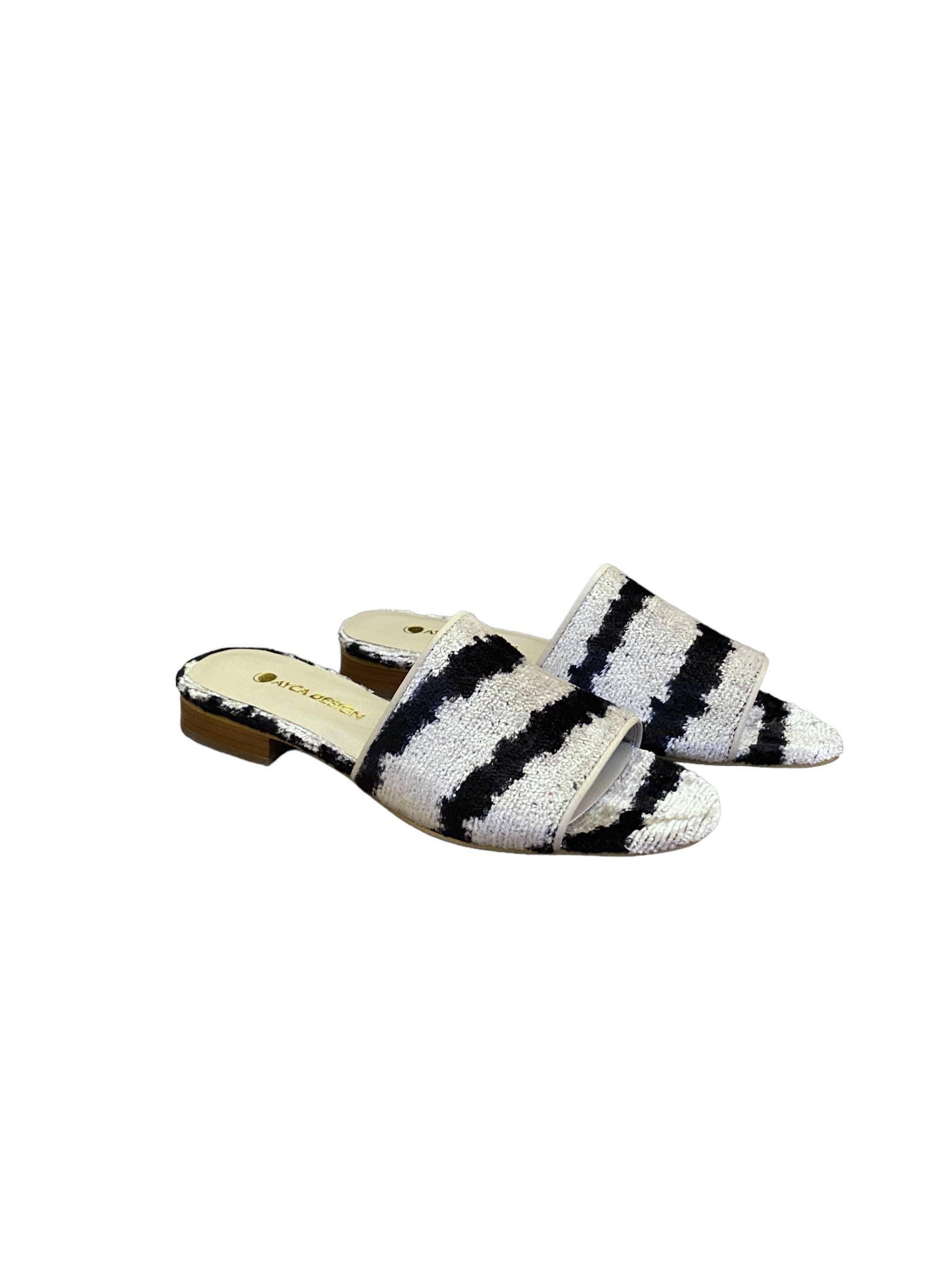 Silk Velvet Ikat Slide In Black Lines