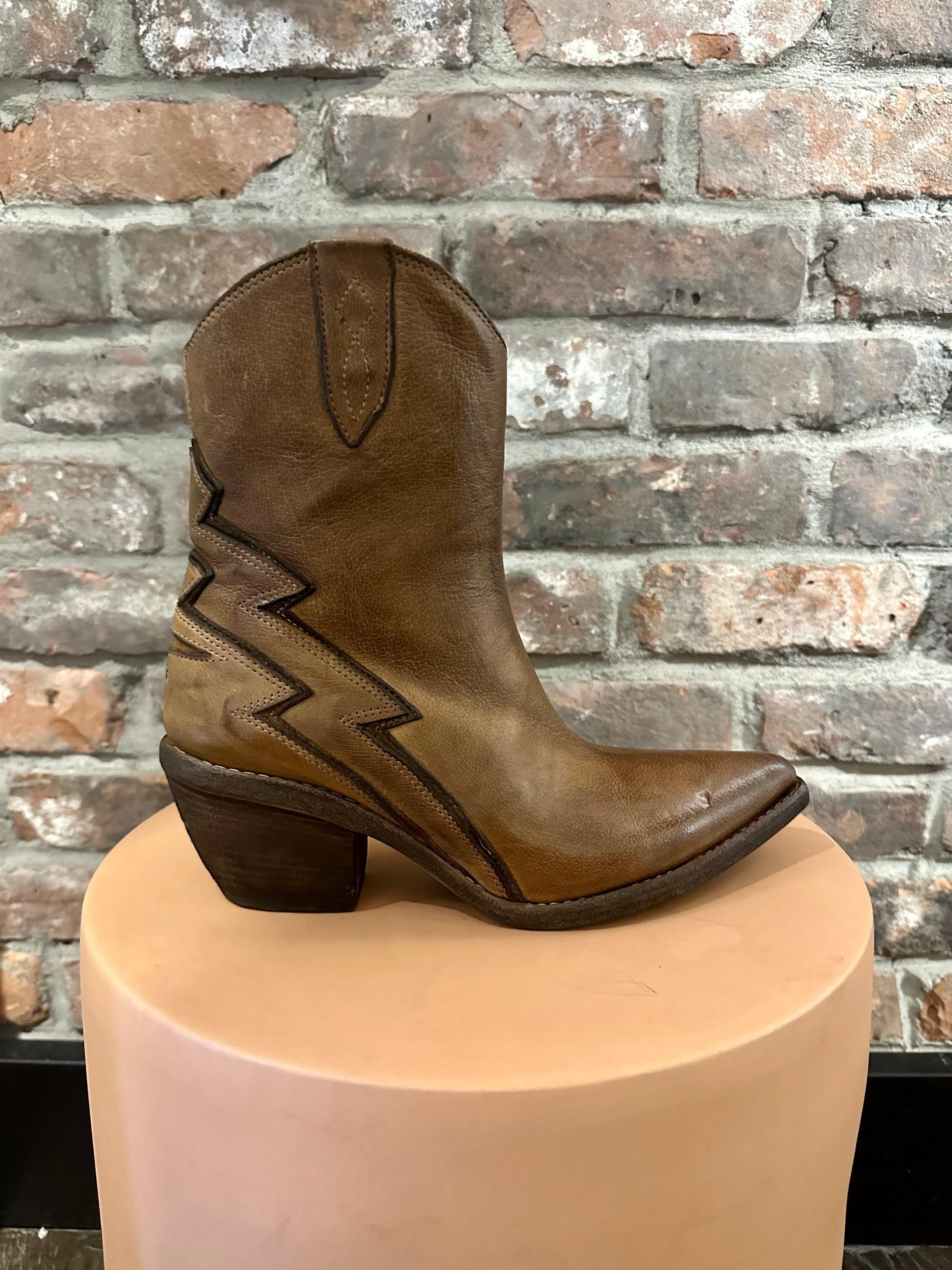 Marco deals delli shoes