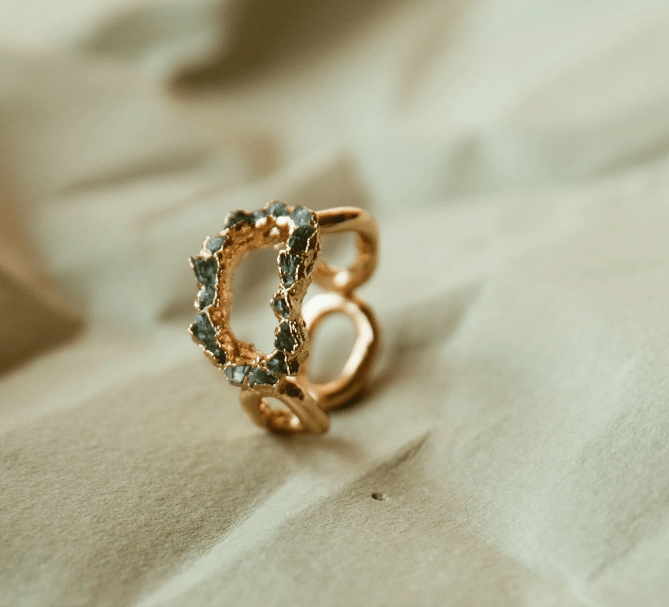 Anillo Cortezas Emerald Ring by Fenomena - Haven